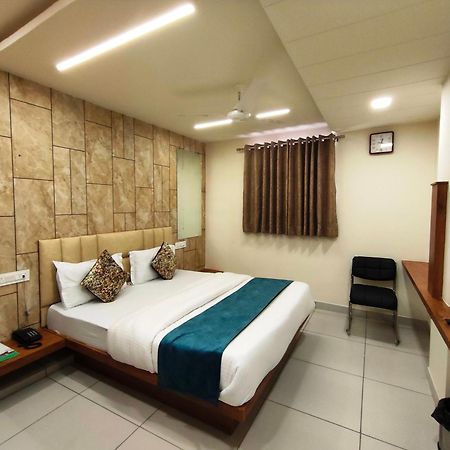 Hotel Kinara Ahmedabad Eksteriør billede