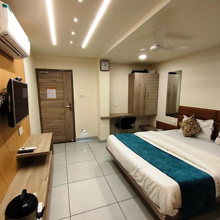 Hotel Kinara Ahmedabad Eksteriør billede