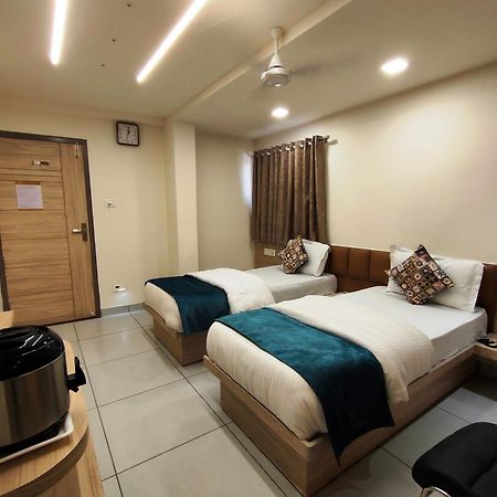 Hotel Kinara Ahmedabad Eksteriør billede
