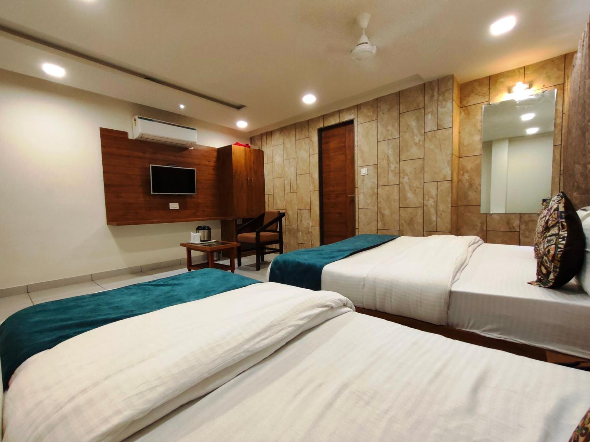 Hotel Kinara Ahmedabad Eksteriør billede