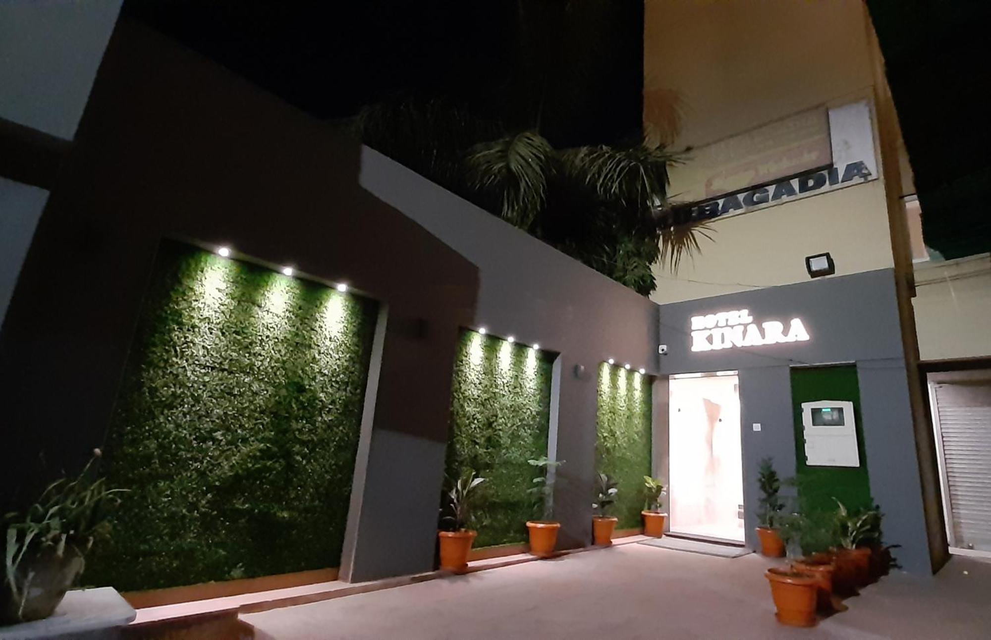 Hotel Kinara Ahmedabad Eksteriør billede
