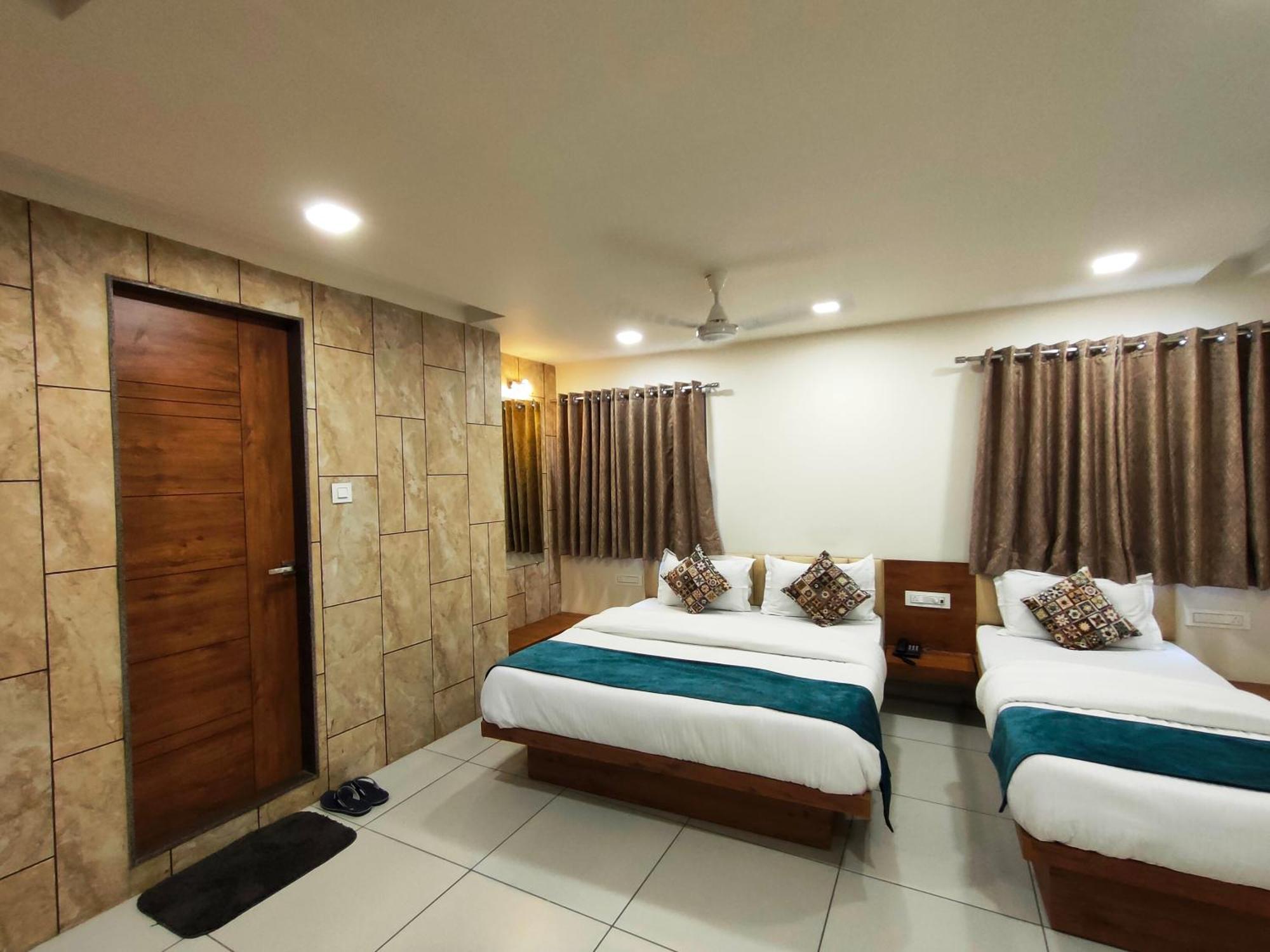 Hotel Kinara Ahmedabad Eksteriør billede