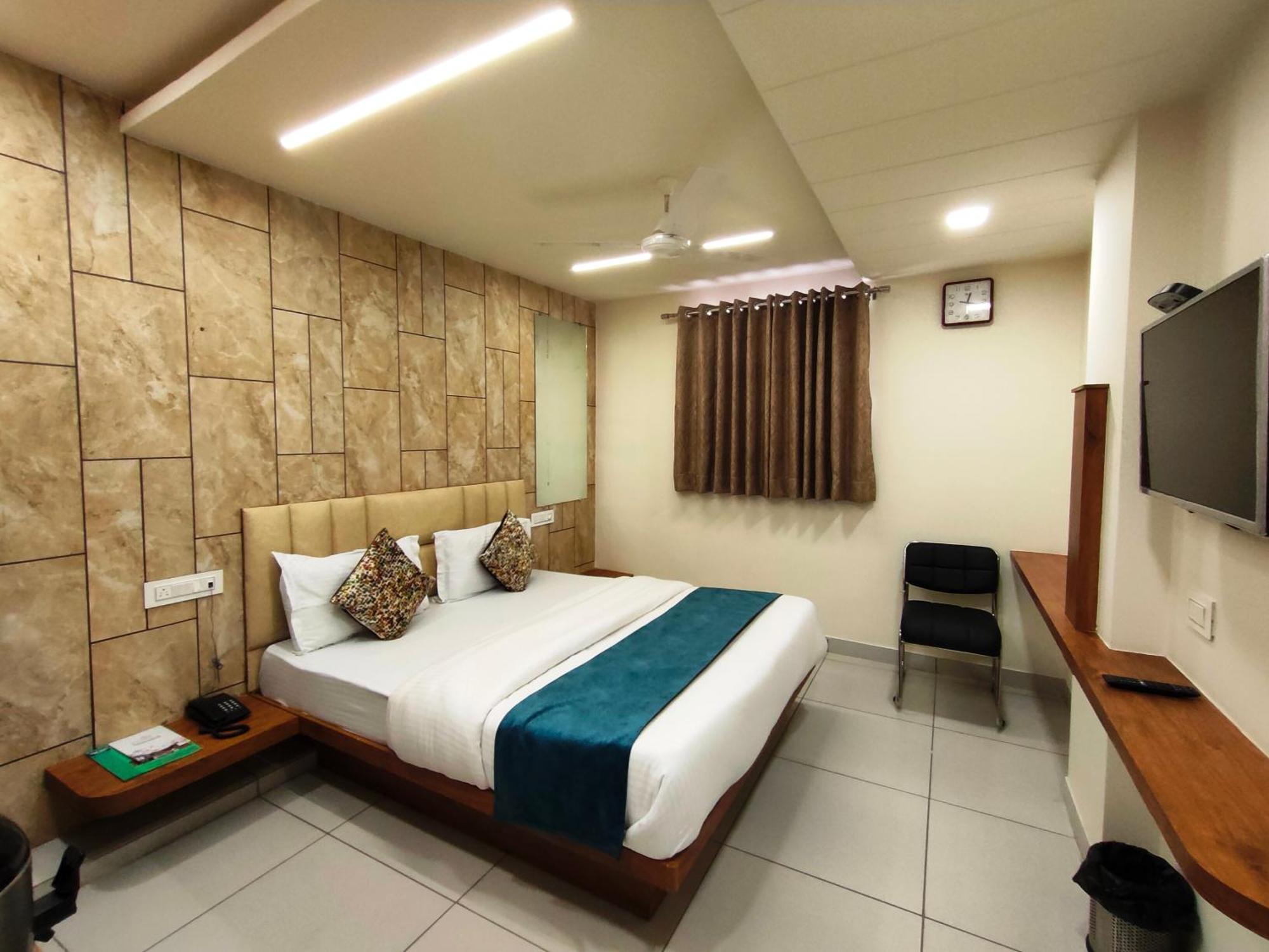 Hotel Kinara Ahmedabad Eksteriør billede