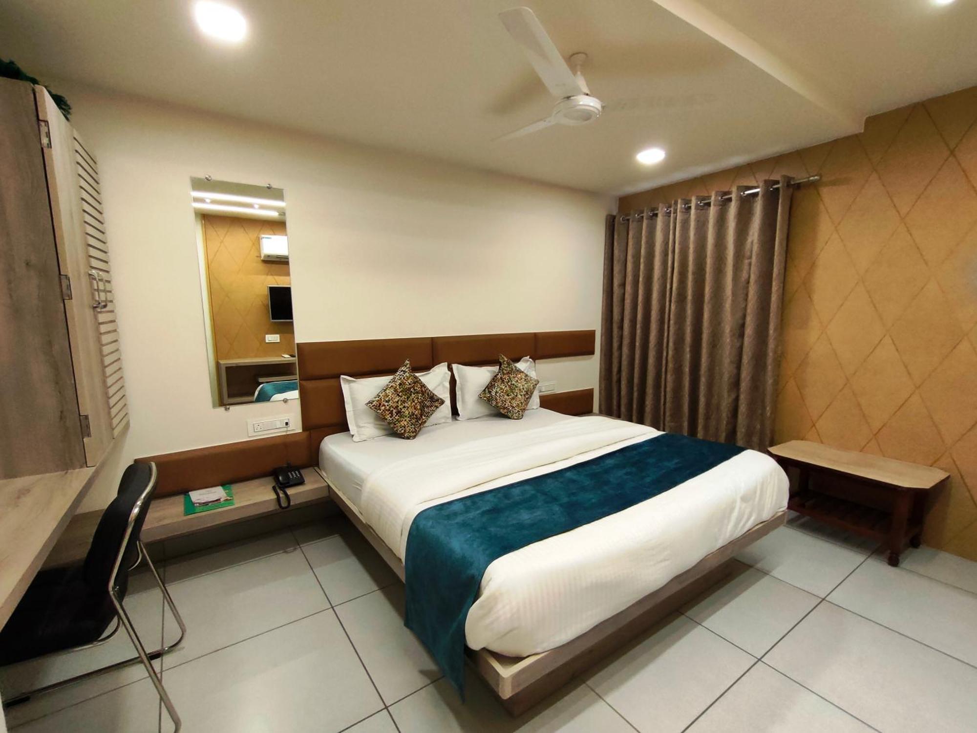 Hotel Kinara Ahmedabad Eksteriør billede