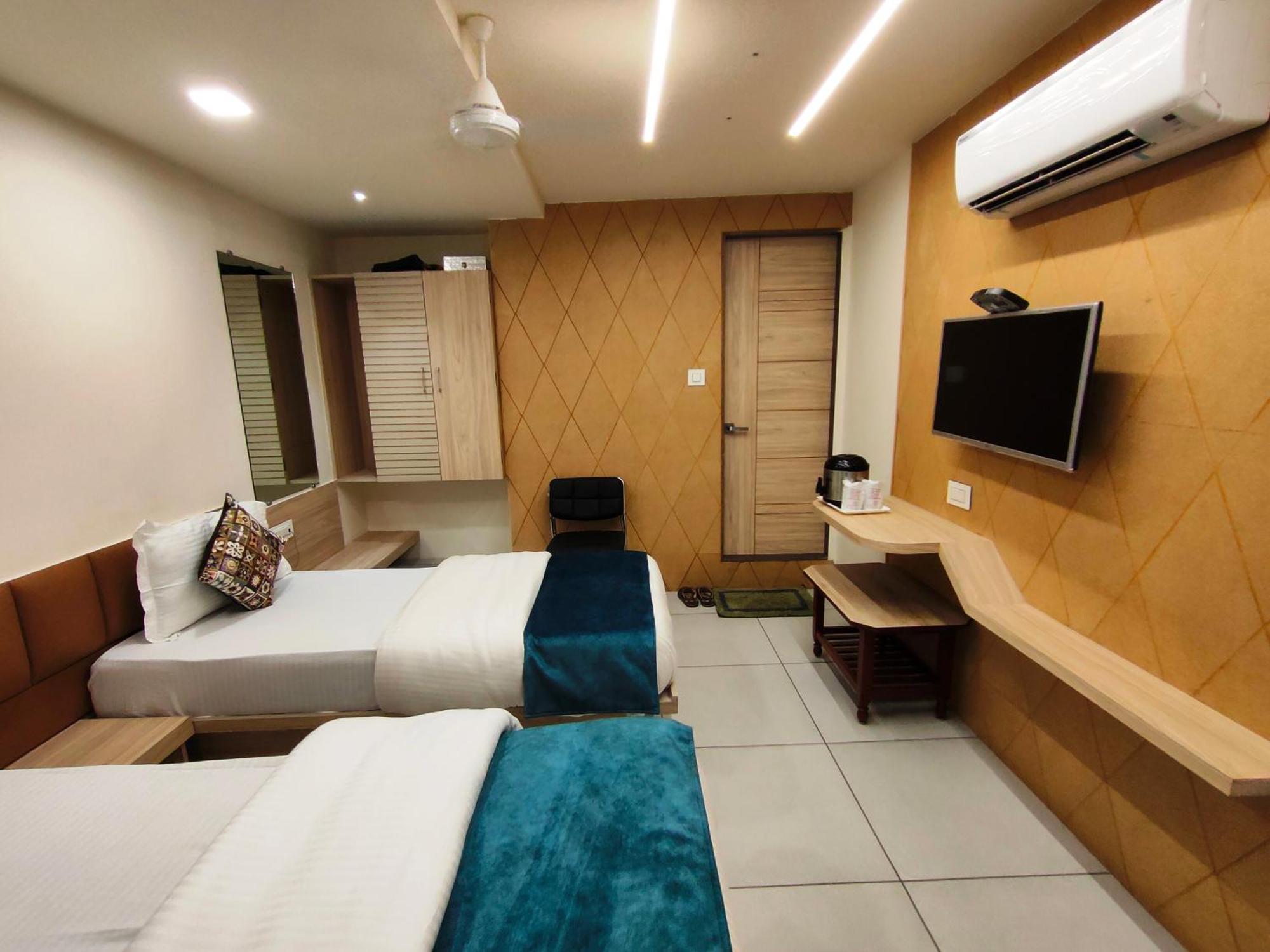 Hotel Kinara Ahmedabad Eksteriør billede