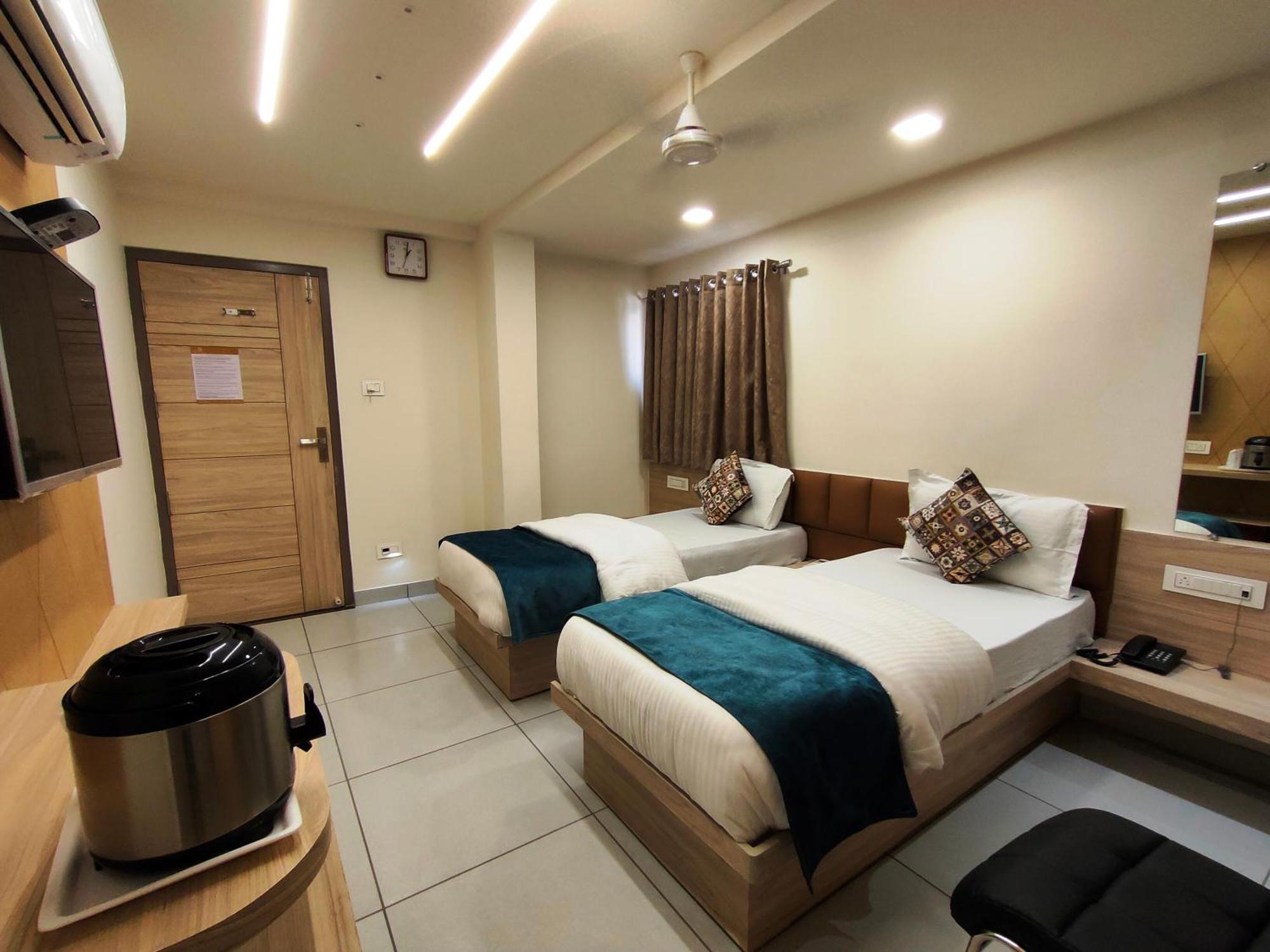 Hotel Kinara Ahmedabad Eksteriør billede